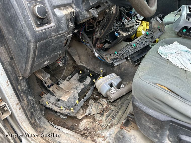 image for item DS6426 2013 Dodge Ram 3500  flatbed pickup truck