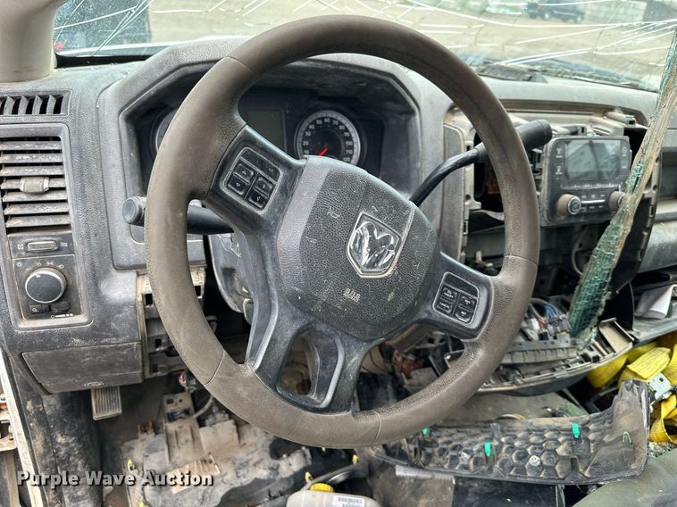 image for item DS6426 2013 Dodge Ram 3500  flatbed pickup truck