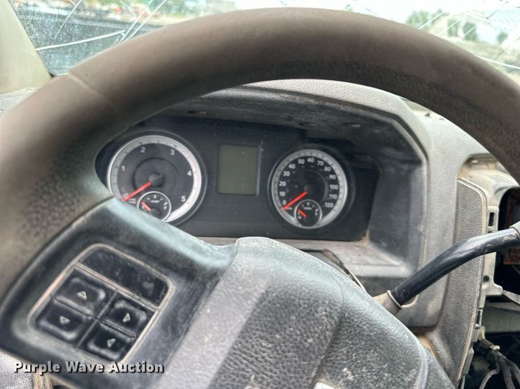 image for item DS6426 2013 Dodge Ram 3500  flatbed pickup truck