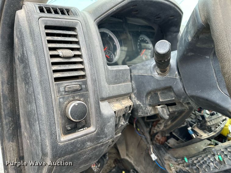 image for item DS6426 2013 Dodge Ram 3500  flatbed pickup truck