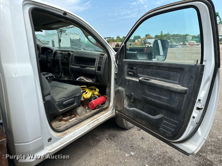 image for item DS6426 2013 Dodge Ram 3500  flatbed pickup truck