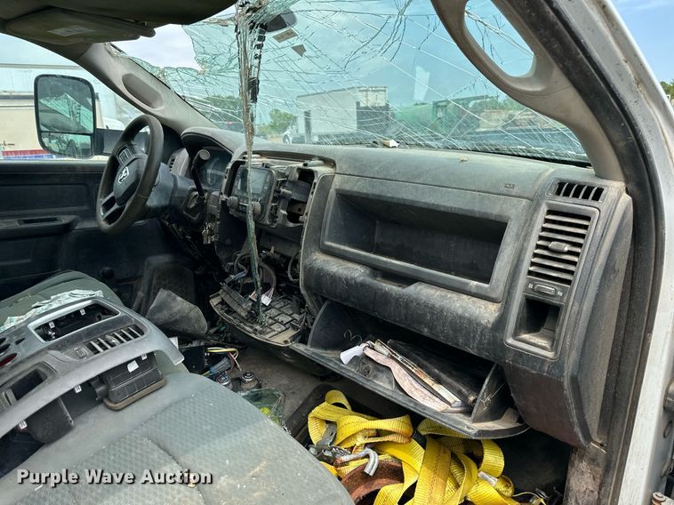 image for item DS6426 2013 Dodge Ram 3500  flatbed pickup truck