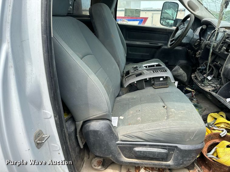 image for item DS6426 2013 Dodge Ram 3500  flatbed pickup truck