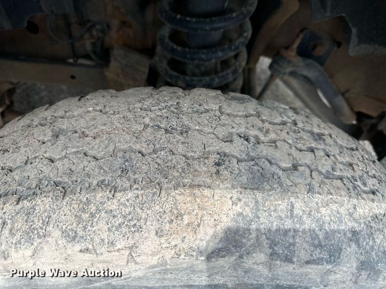 image for item DS6426 2013 Dodge Ram 3500  flatbed pickup truck