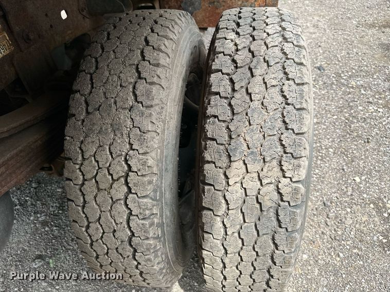 image for item DS6426 2013 Dodge Ram 3500  flatbed pickup truck