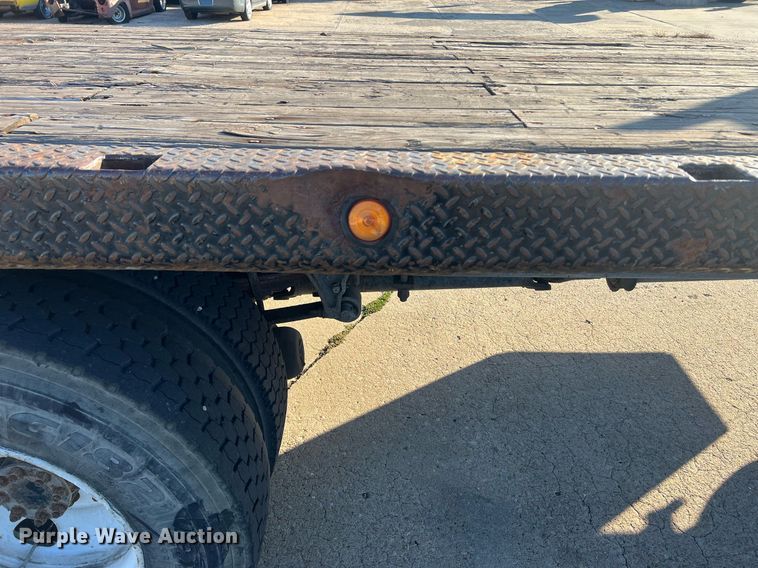 image for item DW2836 2007 Ford F750 XLT Super Duty  flatbed truck
