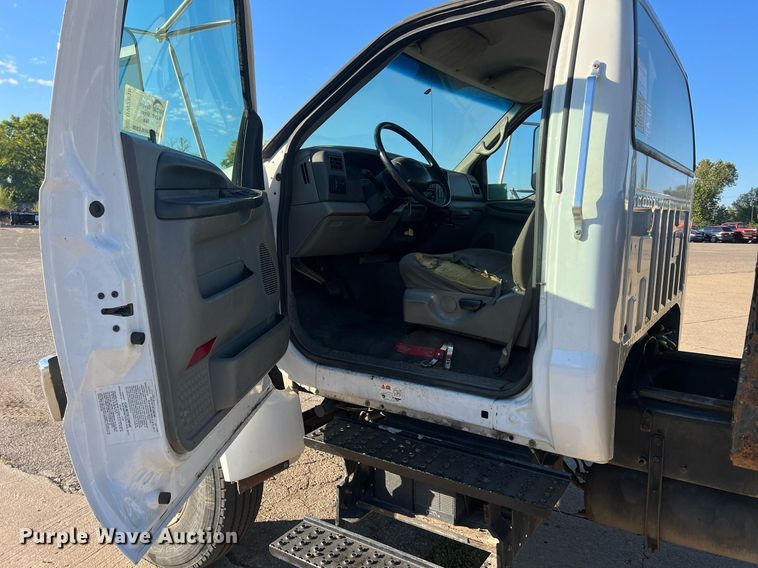 image for item DW2836 2007 Ford F750 XLT Super Duty  flatbed truck