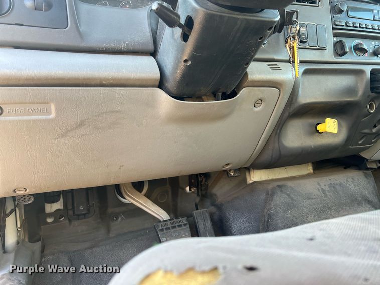 image for item DW2836 2007 Ford F750 XLT Super Duty  flatbed truck