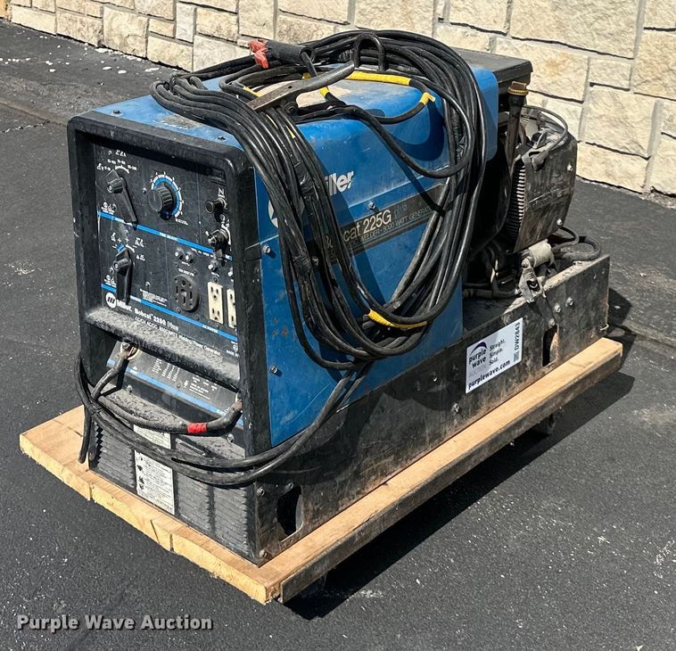 image for item DW2843 Miller Bobcat 225G  welder/generator