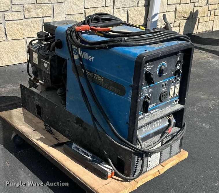 image for item DW2843 Miller Bobcat 225G  welder/generator