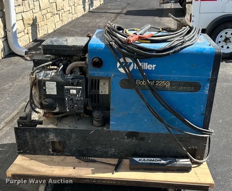 image for item DW2843 Miller Bobcat 225G  welder/generator