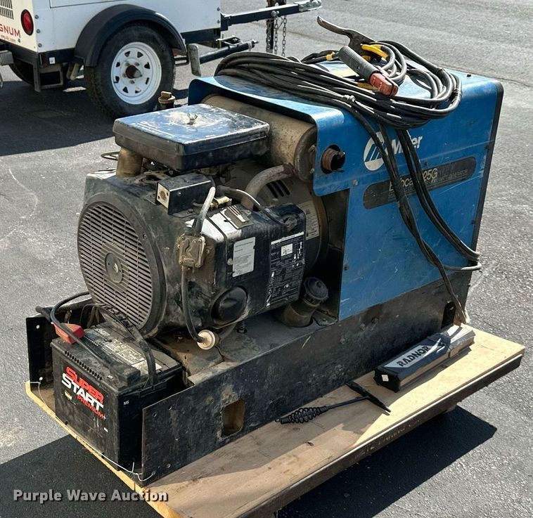 image for item DW2843 Miller Bobcat 225G  welder/generator