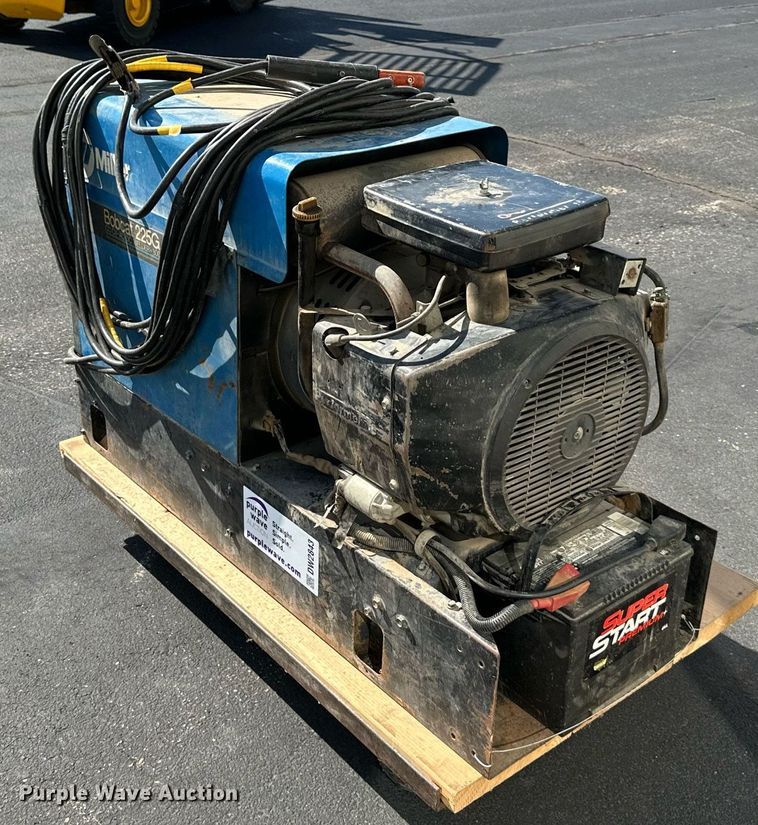image for item DW2843 Miller Bobcat 225G  welder/generator