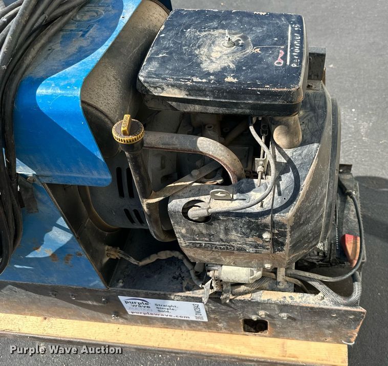 image for item DW2843 Miller Bobcat 225G  welder/generator