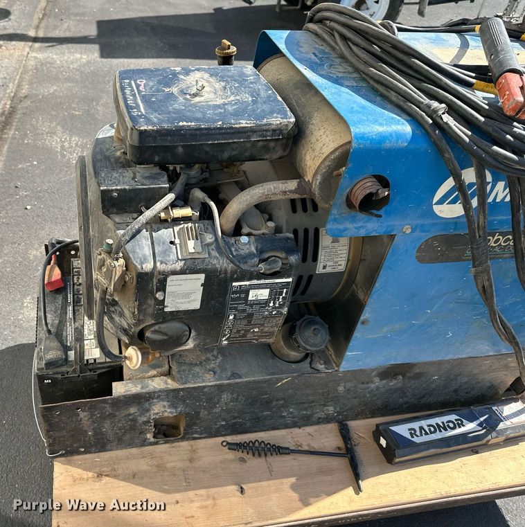 image for item DW2843 Miller Bobcat 225G  welder/generator