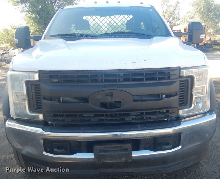 image for item HU9471 2017 Ford F450  flatbed pickup truck