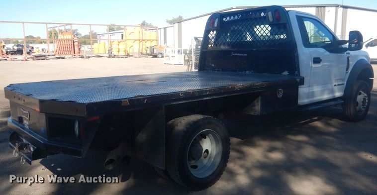 image for item HU9471 2017 Ford F450  flatbed pickup truck