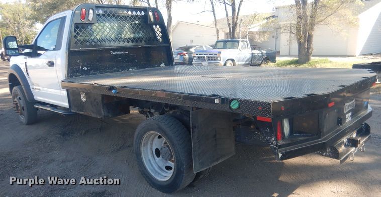 image for item HU9471 2017 Ford F450  flatbed pickup truck