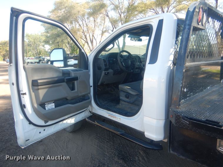 image for item HU9471 2017 Ford F450  flatbed pickup truck