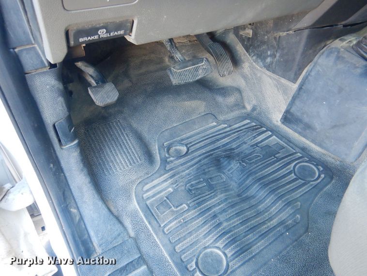 image for item HU9471 2017 Ford F450  flatbed pickup truck