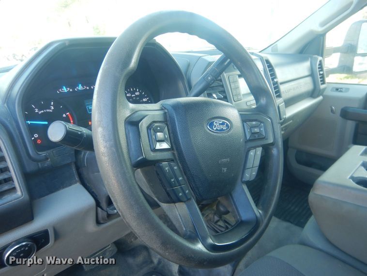 image for item HU9471 2017 Ford F450  flatbed pickup truck