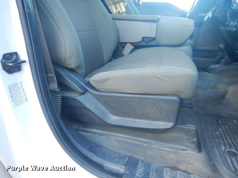 image for item HU9471 2017 Ford F450  flatbed pickup truck