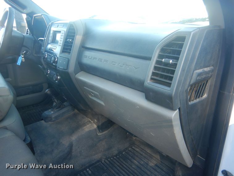 image for item HU9471 2017 Ford F450  flatbed pickup truck