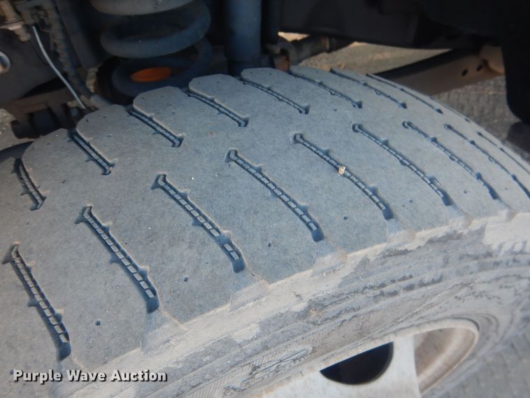 image for item HU9471 2017 Ford F450  flatbed pickup truck