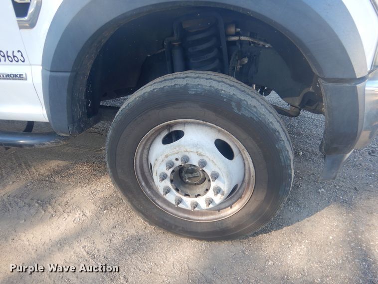 image for item HU9471 2017 Ford F450  flatbed pickup truck