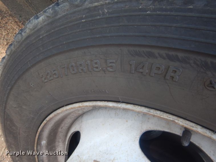 image for item HU9471 2017 Ford F450  flatbed pickup truck