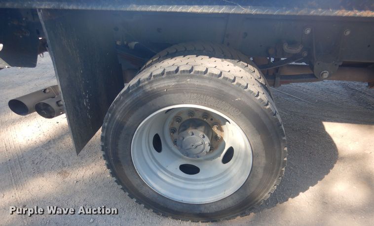 image for item HU9471 2017 Ford F450  flatbed pickup truck