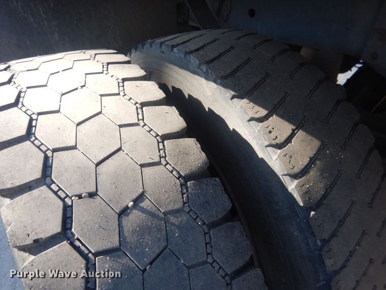 image for item HU9471 2017 Ford F450  flatbed pickup truck