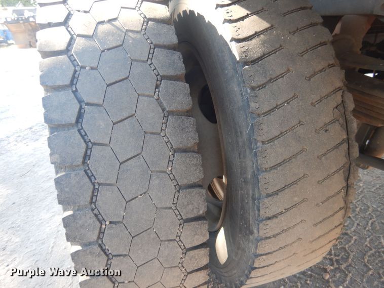 image for item HU9471 2017 Ford F450  flatbed pickup truck