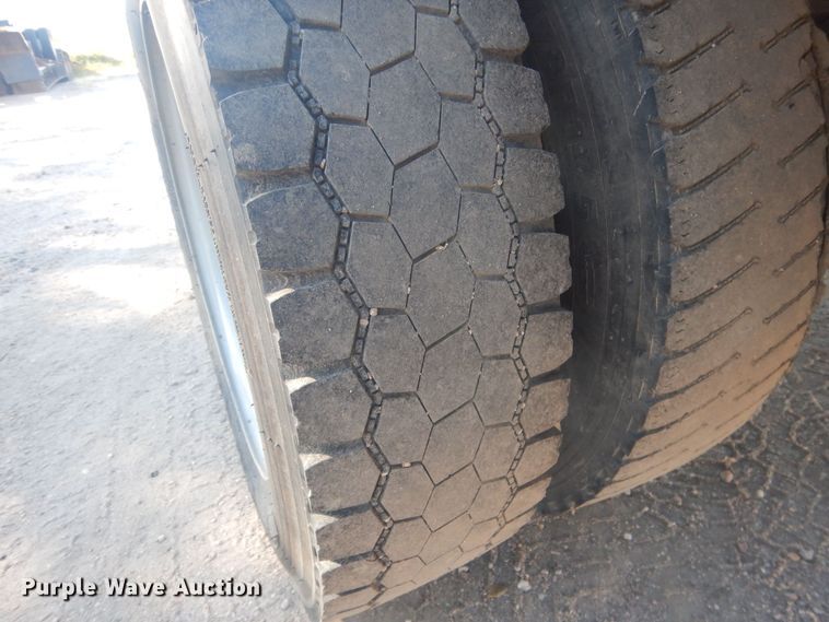 image for item HU9471 2017 Ford F450  flatbed pickup truck