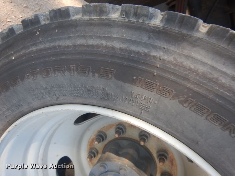 image for item HU9471 2017 Ford F450  flatbed pickup truck