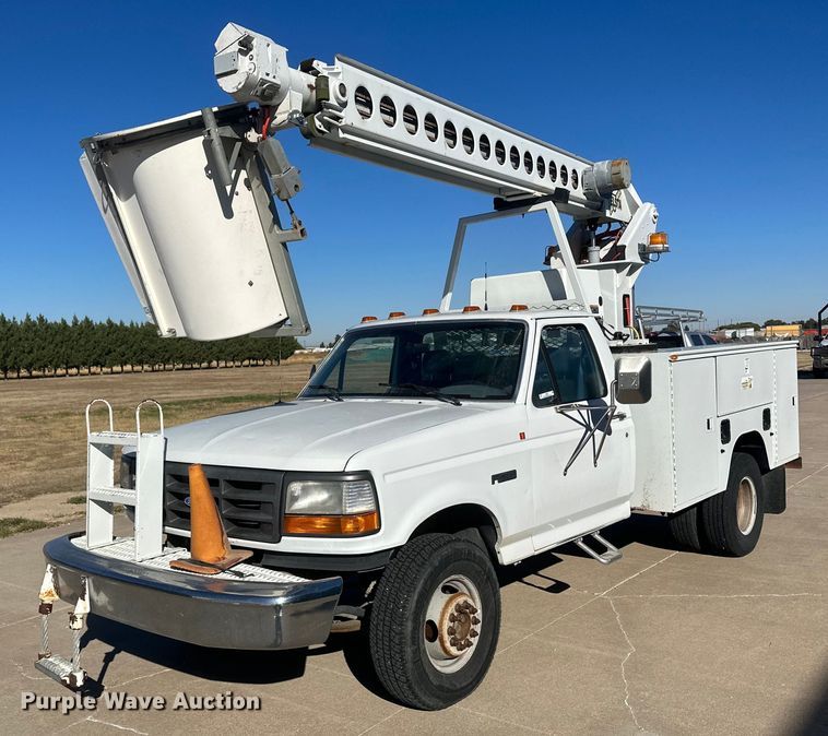 image for item IU9031 1994 Ford F450 Super Duty  bucket truck