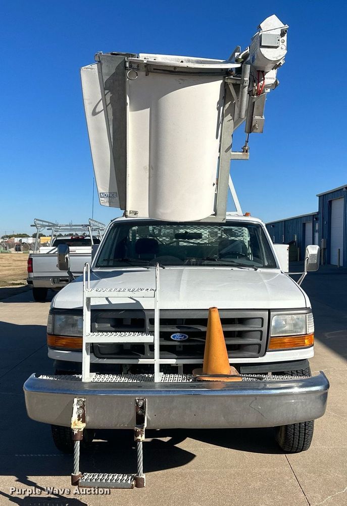image for item IU9031 1994 Ford F450 Super Duty  bucket truck