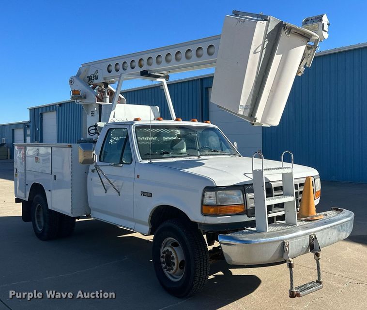 image for item IU9031 1994 Ford F450 Super Duty  bucket truck