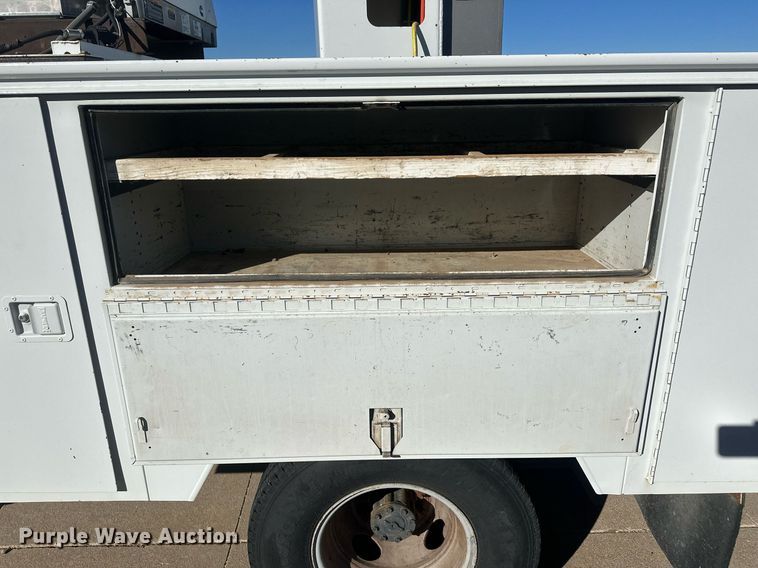 image for item IU9031 1994 Ford F450 Super Duty  bucket truck