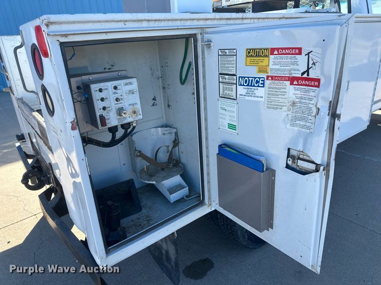 image for item IU9031 1994 Ford F450 Super Duty  bucket truck