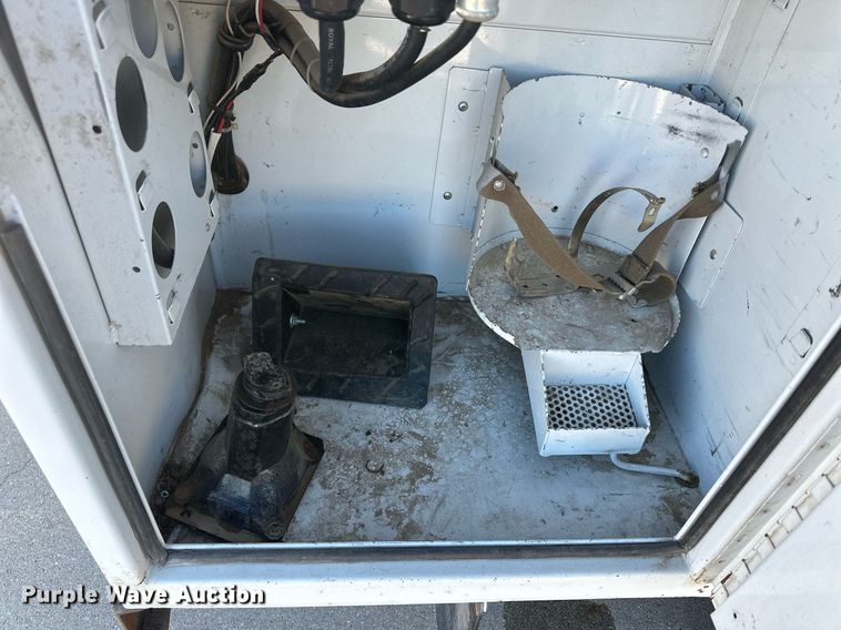 image for item IU9031 1994 Ford F450 Super Duty  bucket truck