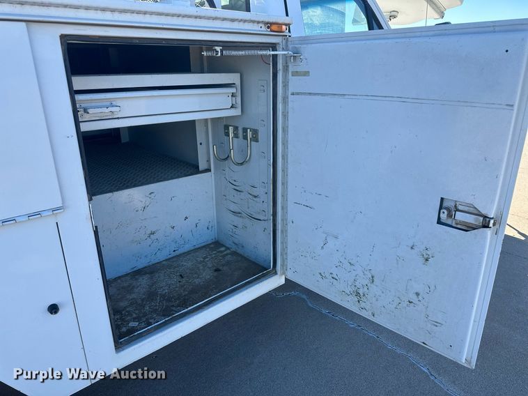 image for item IU9031 1994 Ford F450 Super Duty  bucket truck