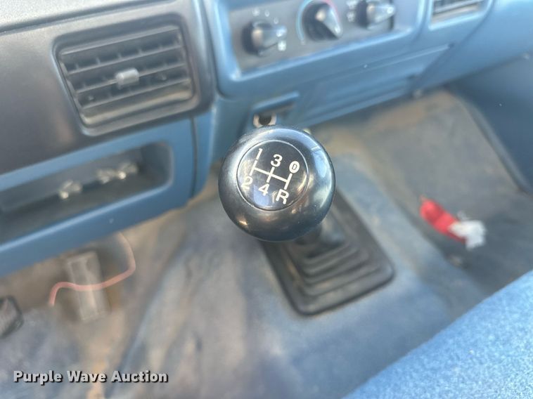 image for item IU9031 1994 Ford F450 Super Duty  bucket truck