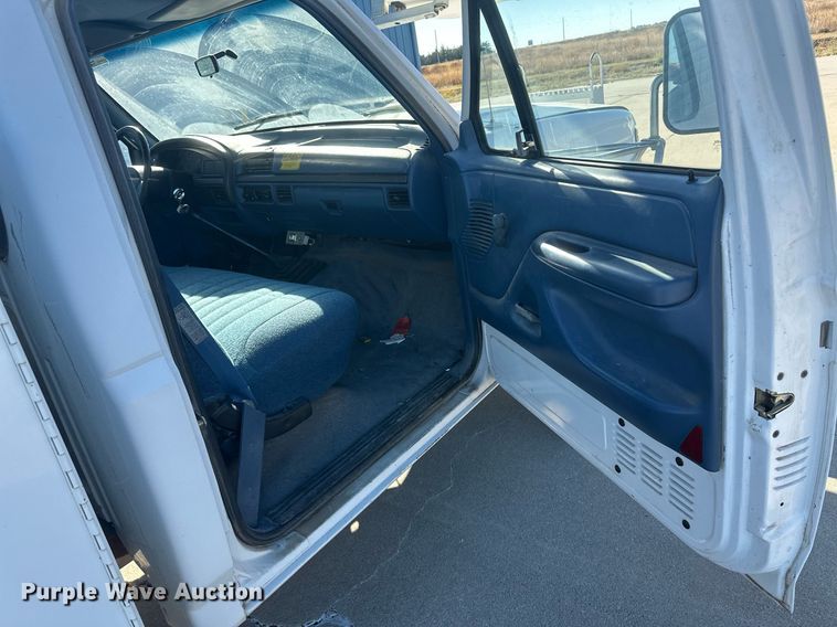 image for item IU9031 1994 Ford F450 Super Duty  bucket truck