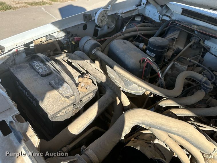 image for item IU9031 1994 Ford F450 Super Duty  bucket truck