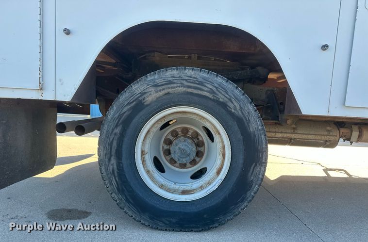 image for item IU9031 1994 Ford F450 Super Duty  bucket truck