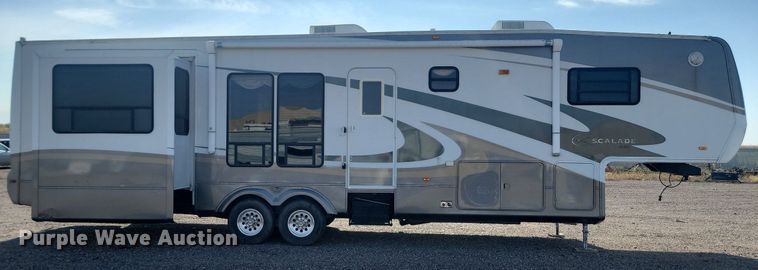 image for item JG9765 2006 Escalade 37K  camper