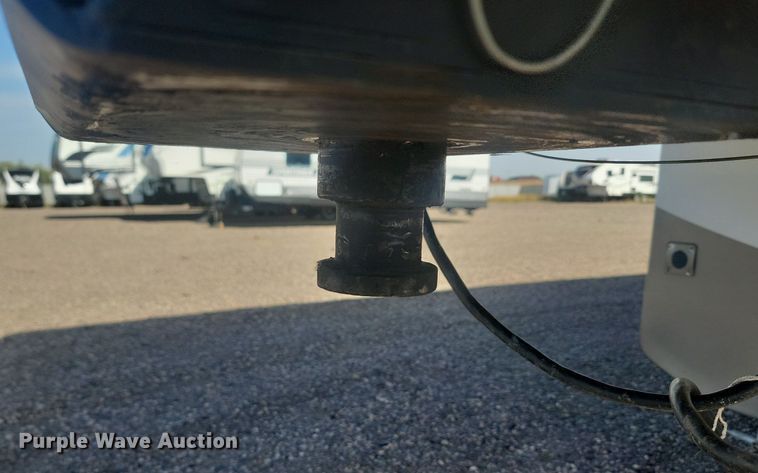 image for item JG9765 2006 Escalade 37K  camper