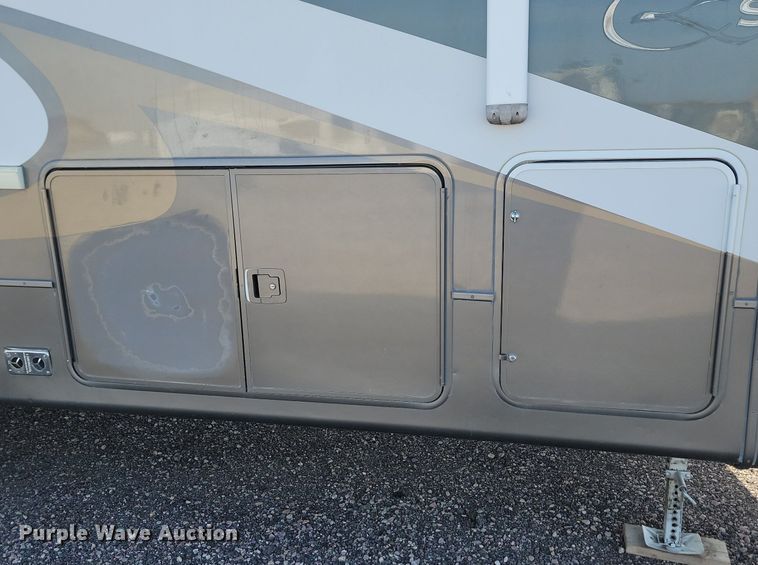 image for item JG9765 2006 Escalade 37K  camper