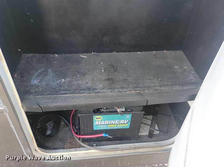 image for item JG9765 2006 Escalade 37K  camper